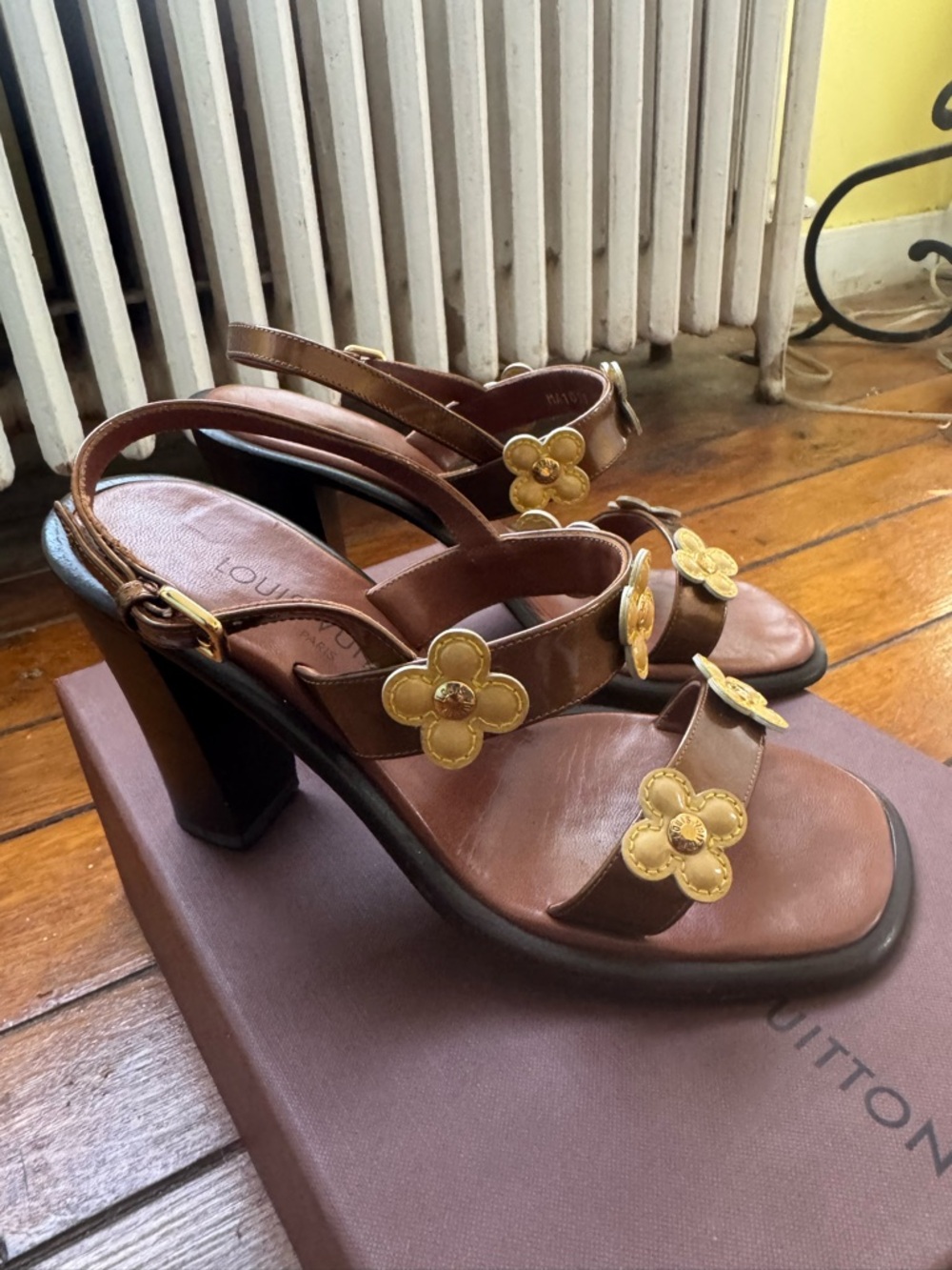 Louis Vuitton Brown Leather Slingback Sandals with Gold Floral Appliqués - Picture 3 of 11